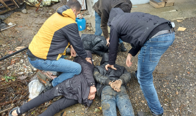 Bursa'da 3 Kişi Çaldıkları Çelik Kasayı Açmaya Çalışırken Yakalandı