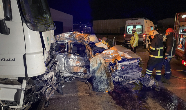 Bursa'da Tırla Çarpışan Otomobilin Sürücüsü Öldü