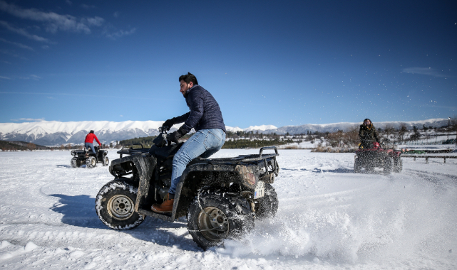 Buz Tutan Gölette "ATV Safari" Heyecanı