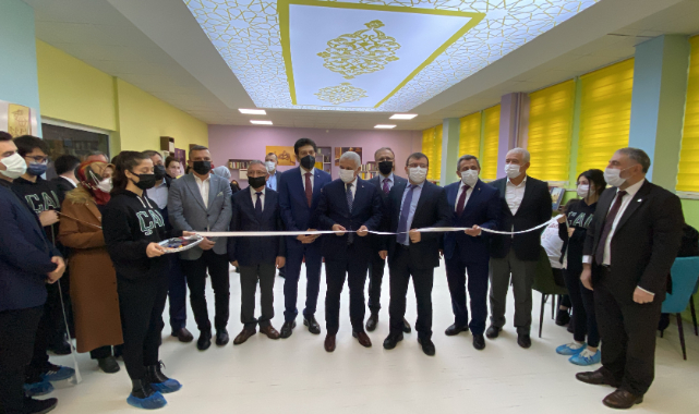 Çorlu Lisesi 'Z-Kütüphane ve 'Tasarım Beceri Atölyesi Açıldı