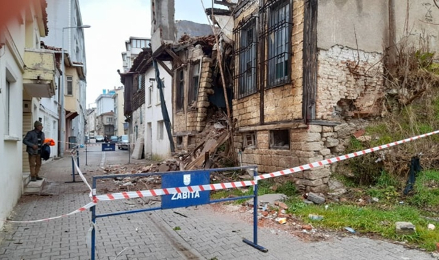 Gelibolu'da Sağanağın Etkisiyle Metruk Bina Kısmen Çöktü