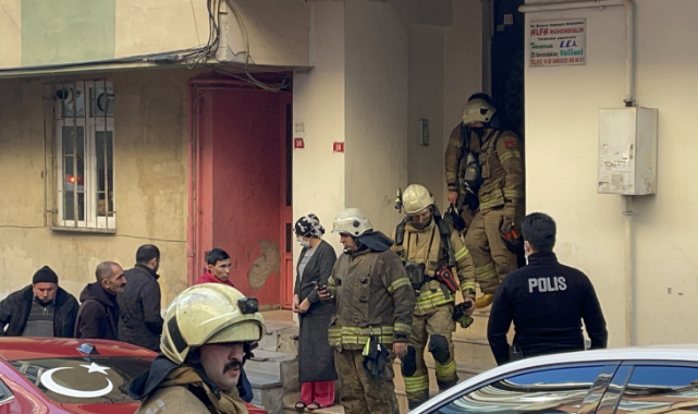 İstanbul'da Binada Çıkan Yangında Mahsur Kalan 14 Kişi Kurtarıldı