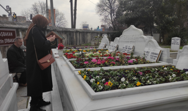 Necmettin Erbakan Kabri Başında Dualarla Anıldı