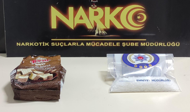 Polisten Kaçarken Araçlarından Uyuşturucu Atan Şüpheliler Tutuklandı