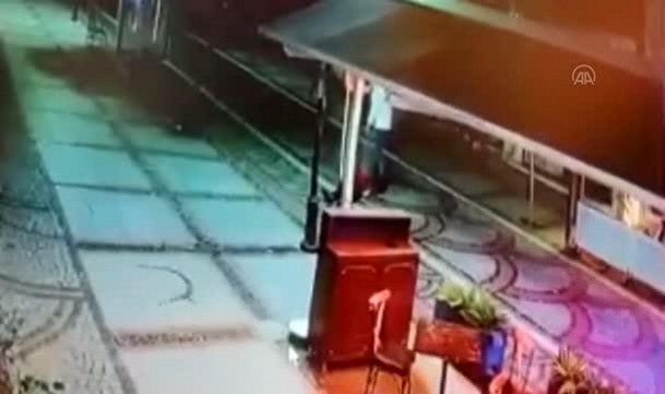 Şaka Yaptığı Arkadaşı Tokat Attı, Bayılan Genç Yoğun Bakıma Kaldırıldı