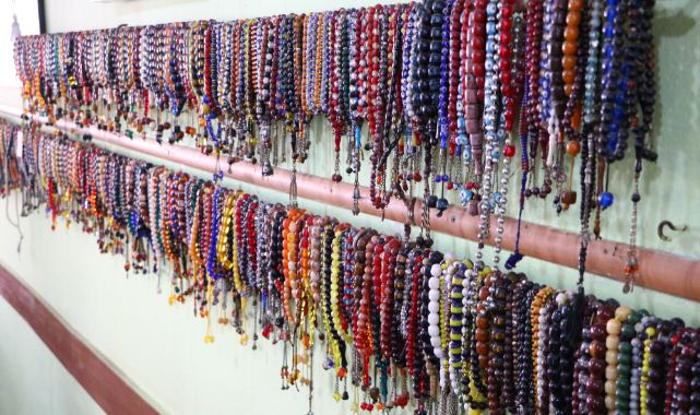 20 yılda biriktirdiği 750 tespihi sergiliyor