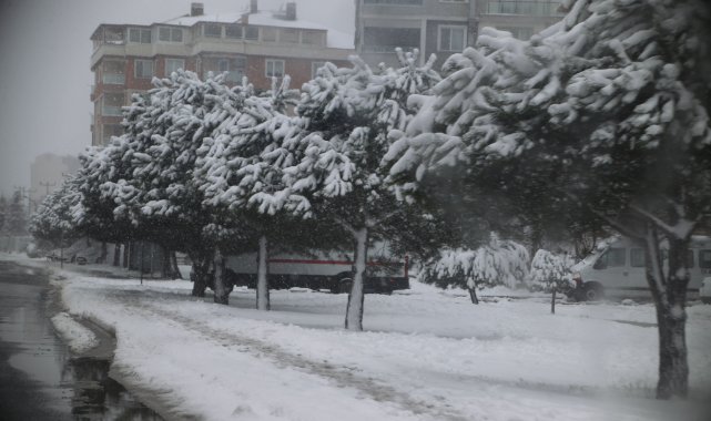 4 İlçe Güne Kar Yağışıyla Başladı