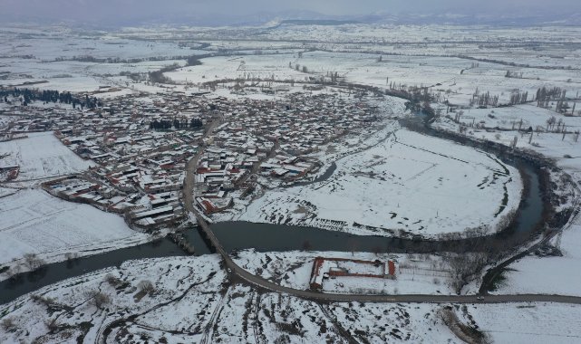 Balıkesir'de Kar Nergis Çayı Çevresini Beyaza Bürüdü