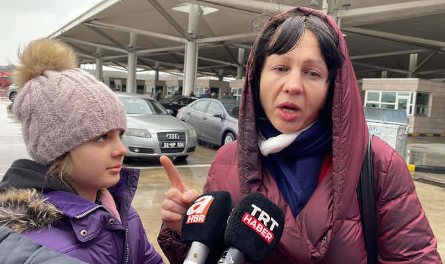 Eşlerini Bırakıp Çocuklarıyla Türkiye'ye Geliyor