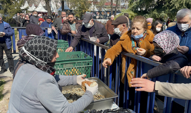 Hamsi Festivali'nde Vatandaşlara 1 Ton Hamsi İkram Edildi