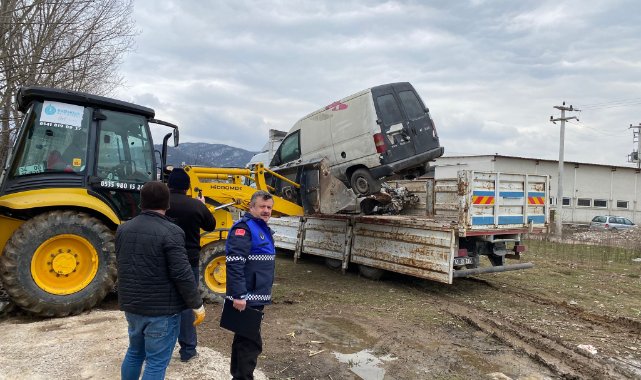 Kocaeli'de Çevre Kirliliğine Neden Olan Hurda Araçlar Toplanıyor
