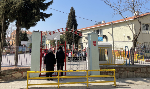 Okula Gelen Veli Öğretmeni Darbetti