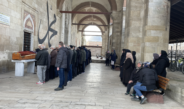 Otelin Balkonundan Düşerek Ölen Kadın Edirne'de Defnedildi
