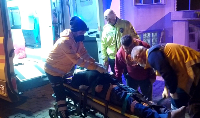 Otomobiliyle Evinin Demir Kapısına Çarptı