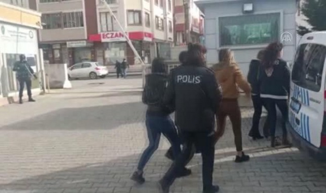 Sosyal Medya Aracılığı İle Fuhuş Yapan 3 Kadın Yakalandı