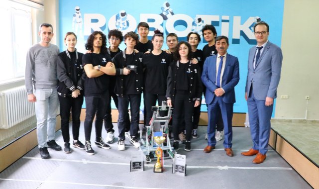 Tekirdağlı Öğrenciler Tasarladıkları Robotla Türkiye Şampiyonu Oldu