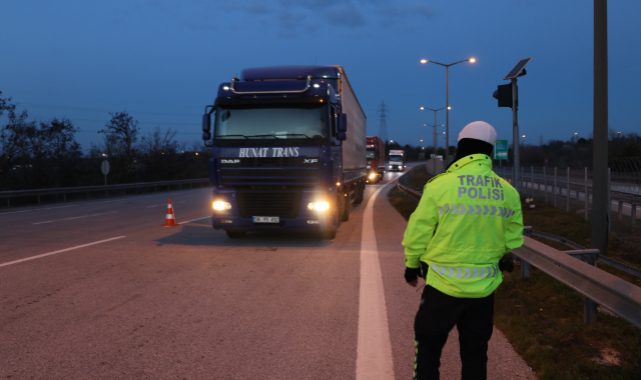 Trakya'dan İstanbul Yönüne Tır ve Kamyon Geçişlerine İzin Verilmiyor