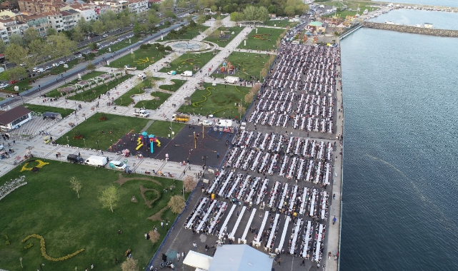 10 Bin Kişilik Dev İftar
