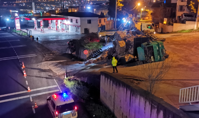 Kocaeli'de Tır Devrildi