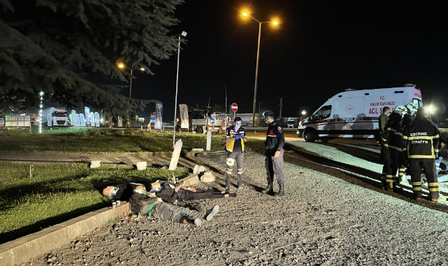 Mültecileri Taşıyan Araç Kaza Yaptı, 7 Yaralı