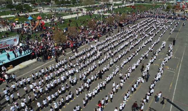 Tekirdağ'da 1920 Öğrenci TBMM'nin Kuruluşunu Trakya Halayıyla Kutladı