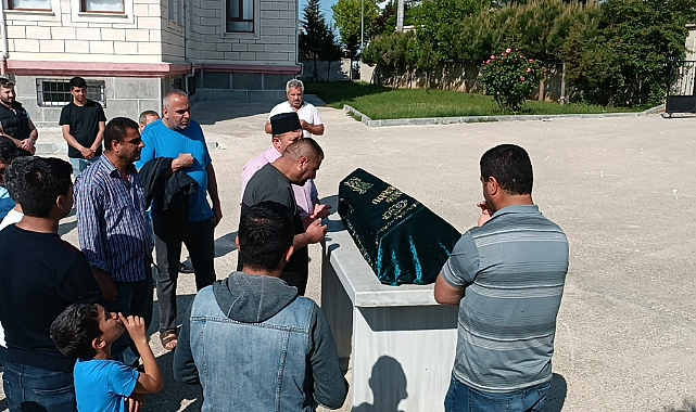 Annesinin Öldürdüğü 6 Yaşındaki Kızın Cenazesi Defnedildi