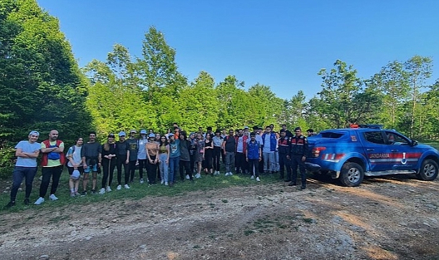 Doğa Yürüyüşünde Ormanda Kaybolan 100 Öğrenciyi Jandarma Buldu