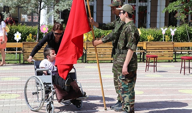 Engelli Öğrencilere "Asker Kınası" Yakıldı