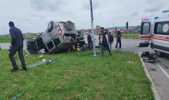 Kavşakta Otomobiller Çarpıştı, 4 Yaralı