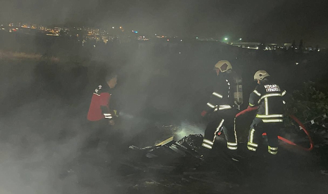 Kocaeli'de Palet Deposunda Yangın