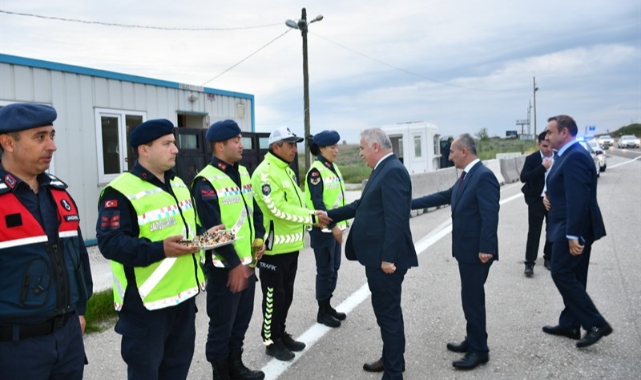 Vali Yıldırım, Uygulama Noktalarındaki Polis ve Jandarma Ekipleriyle Bayramlaştı
