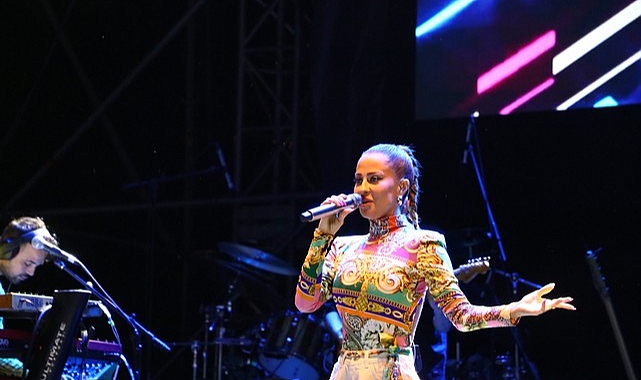 "56. Uluslararası Tekirdağ Kiraz Festivali" Derya Uluğ Konseriyle Sona Erdi