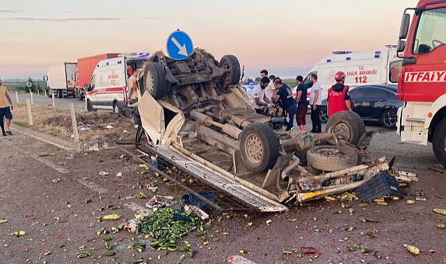 Balıkesir'de Kamyonet Takla Attı, 4 Yaralı