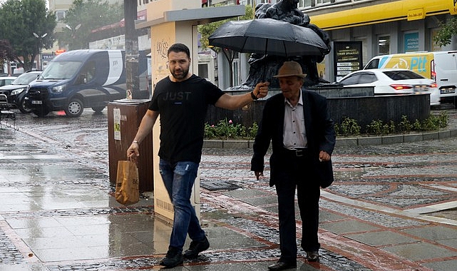 Edirne'de Gök Gürültülü Sağanak Etkili Oluyor