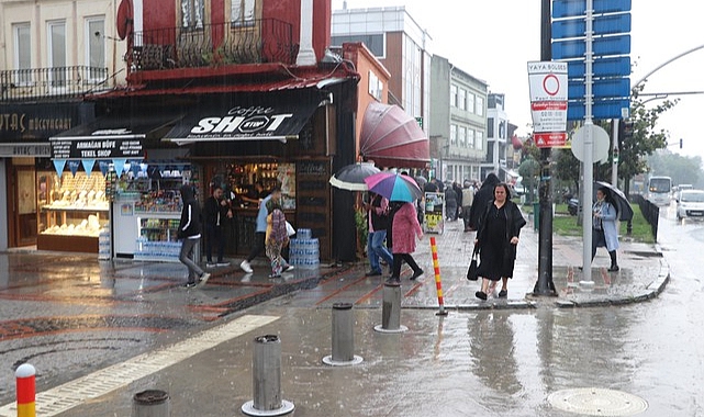 Edirne'de Gök Gürültülü Sağanak Etkili Oluyor