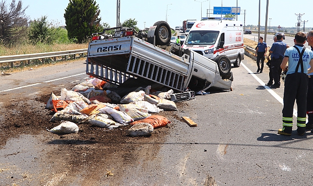 Freni Boşalan Kamyonet Takla Atarak Karşı Şeride Geçti, 3 Yaralı