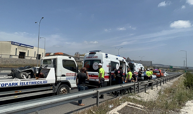 Kocaeli'de Motosiklet Bariyere Çarptı, 2 Yaralı