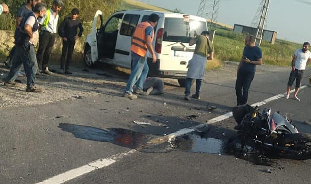 Motosiklet Dönüş Yapan Araca Çarptı, 1 Ağır Yaralı