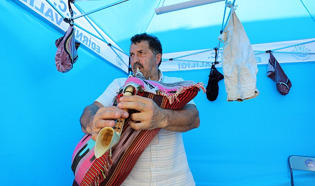 Yörelerinin Müzik Aletlerini Katıldıkları Festivallerde Tanıtıyorlar