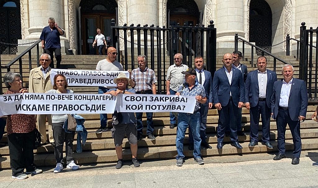 Bulgaristan'da Müslümanlara Karşı Asimilasyon Kampanyası Davasının Kapatılması Protesto Edildi