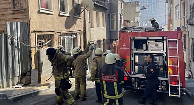 Şişli'de Metruk Bina Yandı