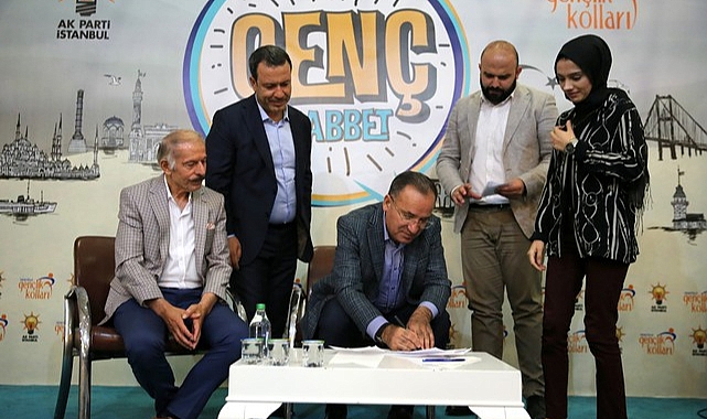Adalet Bakanı Bozdağ, Bayrampaşa'da Gençlerle Bir Araya Geldi