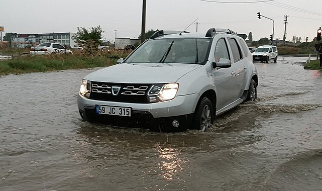 Beklenen Yağış Başladı! Çerkezköy ve Kapaklı'da Yollar Göle Döndü