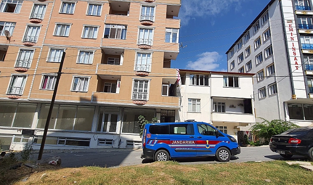 Çerkezköy'de Koca Dehşeti! Başından Silahla Vurulan Kadın Alt Katın Terasına Düştü