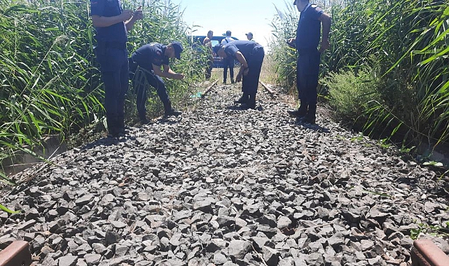 Tren Raylarını Keserek Çalan 5 Kişi Serbest Kaldı