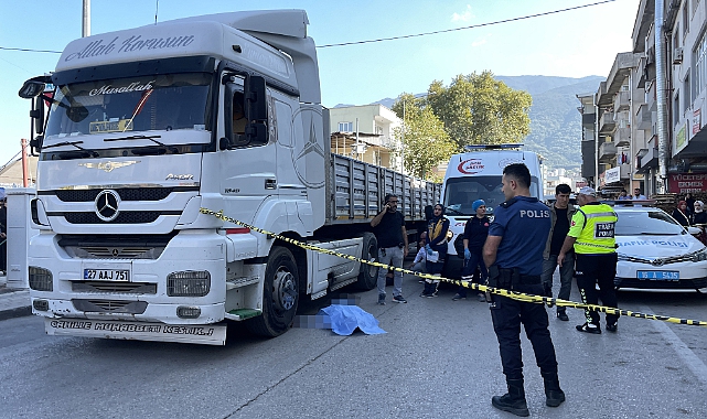 Bursa'da Tırın Çarptığı Seyyar Satıcı Hayatını Kaybetti