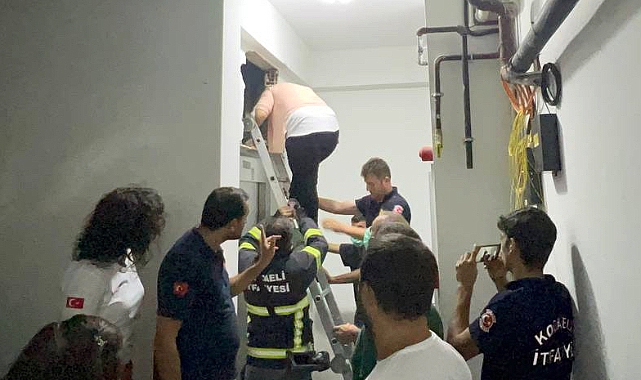 Kocaeli'de Asansörde Mahsur Kalan 9 Kişi Kurtarıldı
