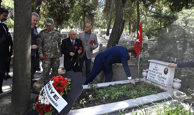 Şehit Üsteğmen Yıldırım ve Şehit Öğretmen Tunca, Kabirleri Başında Anıldı