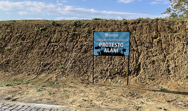 Tekirdağ Büyükşehir Belediyesi Önünde &quot;Protesto Alanı&quot; Oluşturuldu