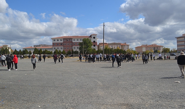 Binlerce Öğrenci Kaderine Terk Edildi